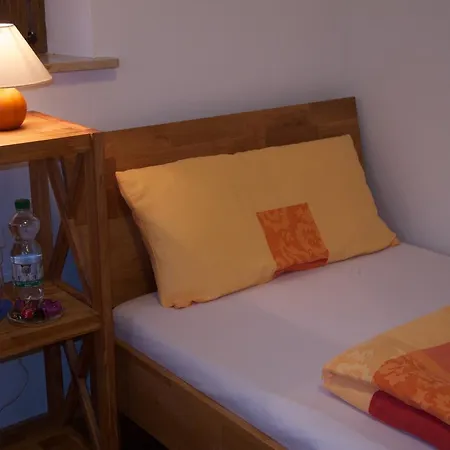 Atelier Reinhart Bed & Breakfast